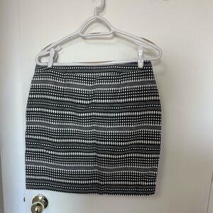 Textured Black and White Mini Skirt Banana Republic Size 8